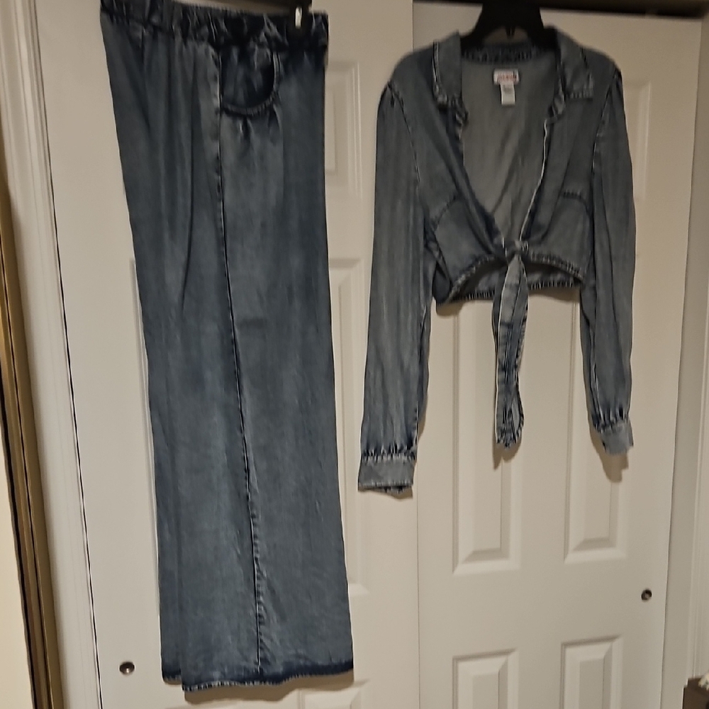 Acid Wash Denim Two-Piece Set — Tie-Front Top XL & Wide Leg Pant Medium